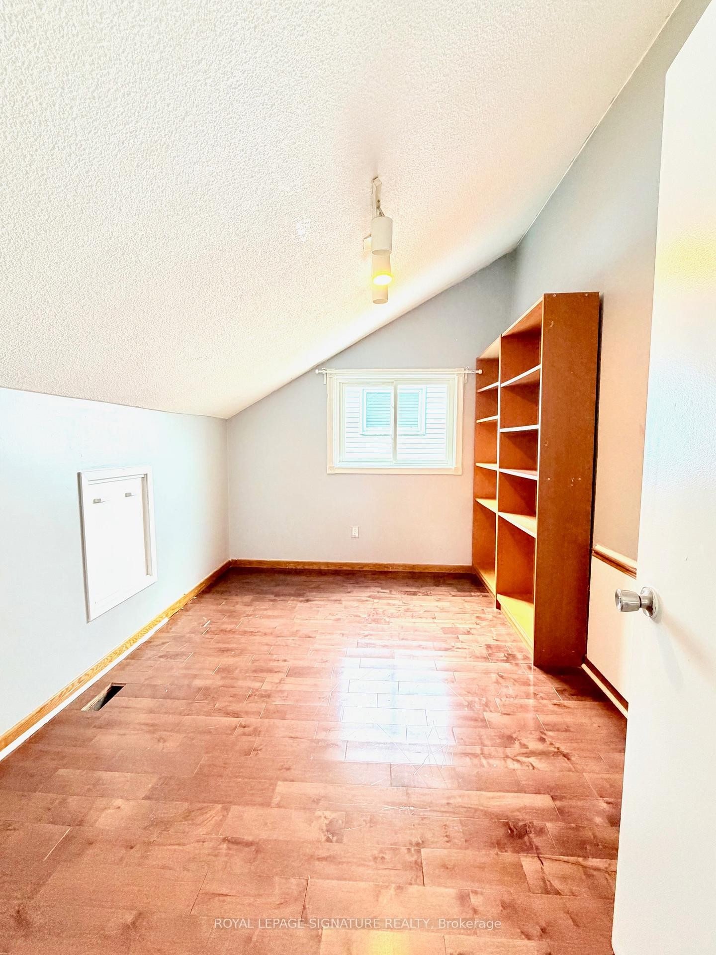 Room 1-41 Broadbridge Drive, Toronto, ON - Indoor Photo Showing Other Room