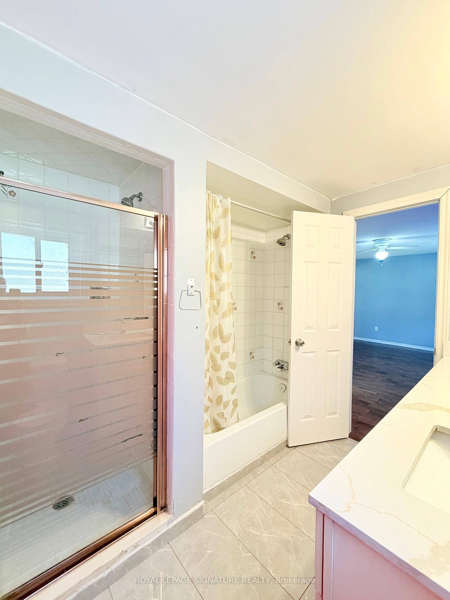 Room 1-41 Broadbridge Drive, Toronto, ON - Indoor