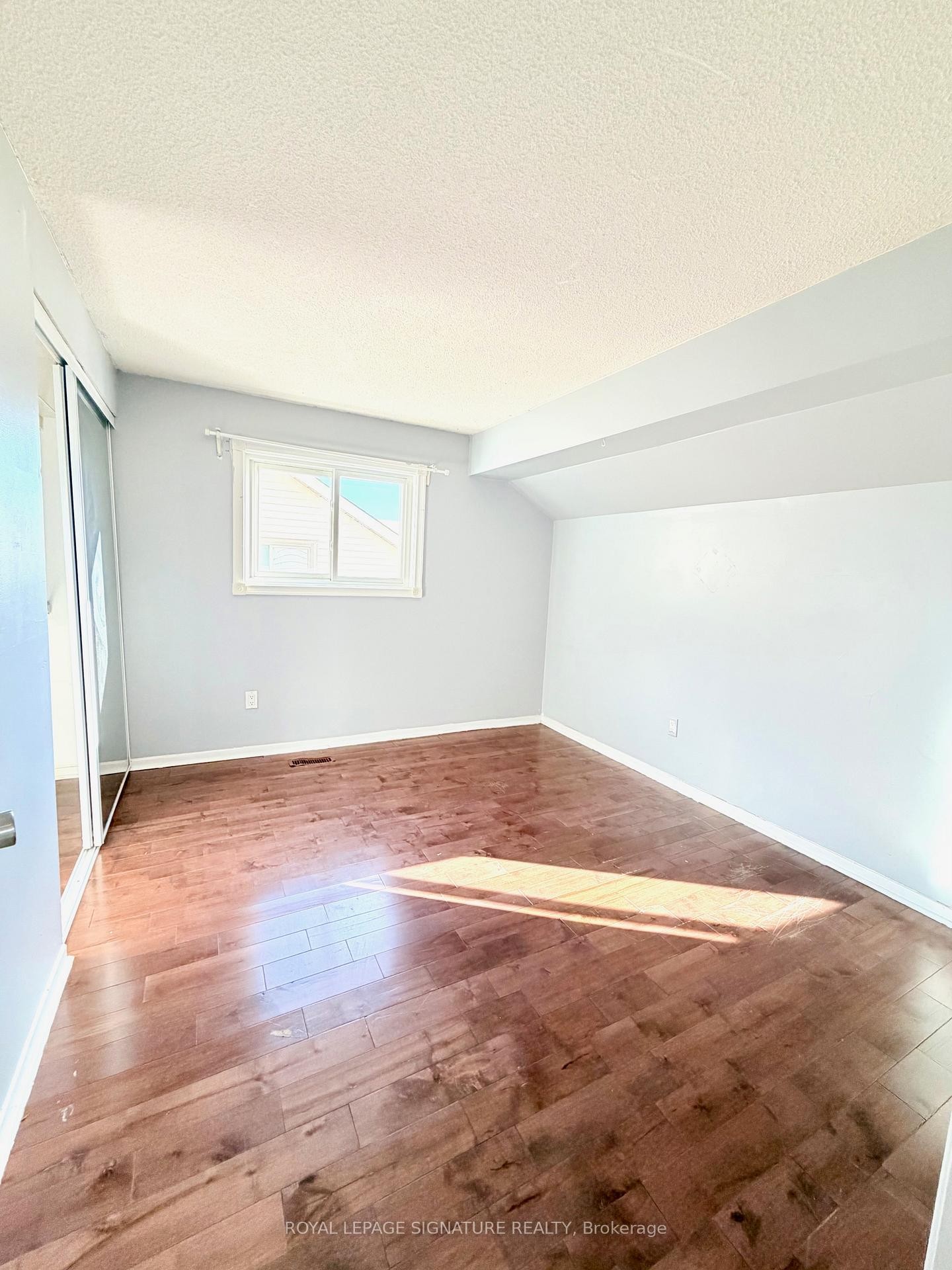 Room 1-41 Broadbridge Drive, Toronto, ON - Indoor Photo Showing Other Room