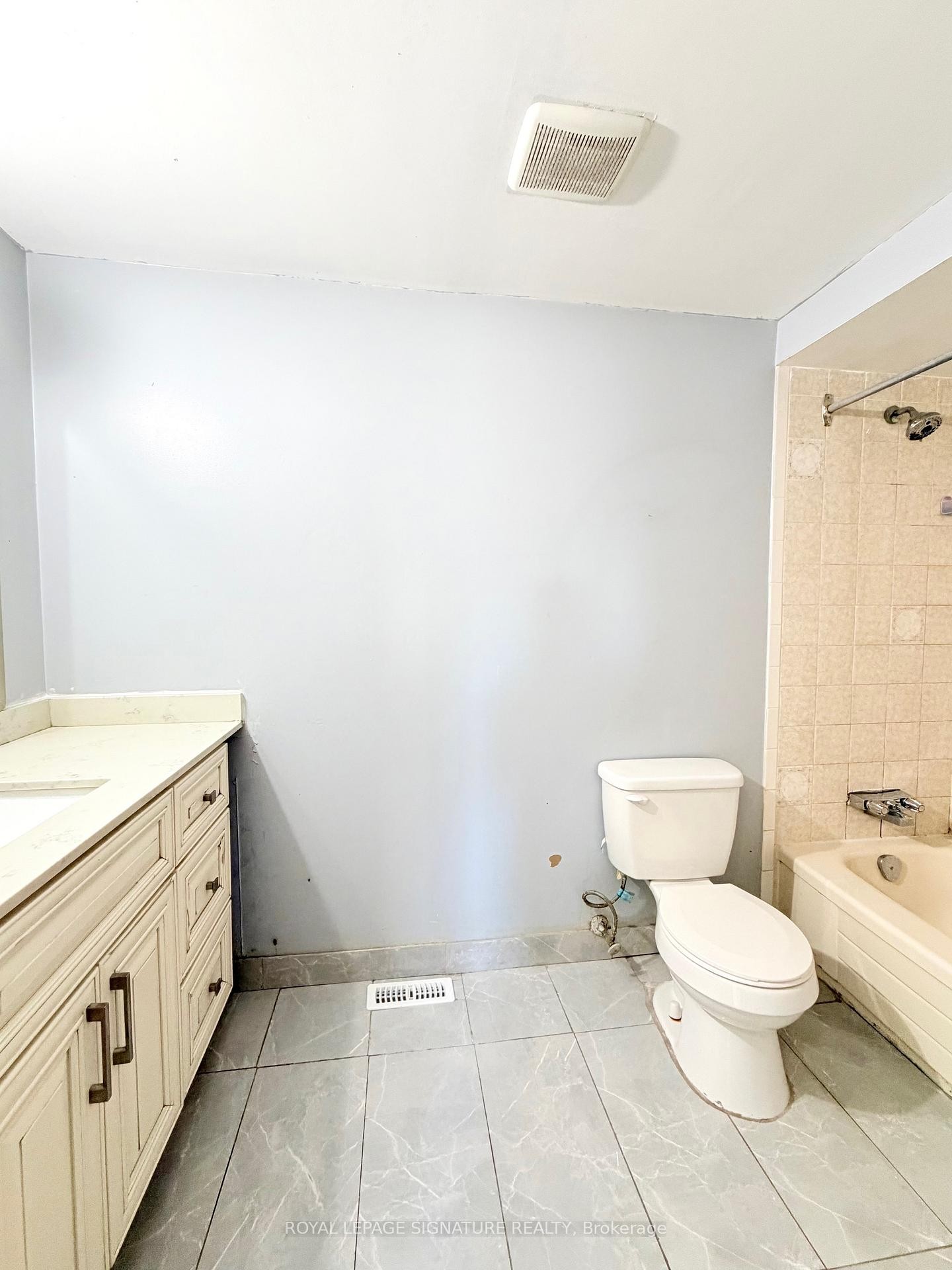 Room 1-41 Broadbridge Drive, Toronto, ON - Indoor Photo Showing Bathroom