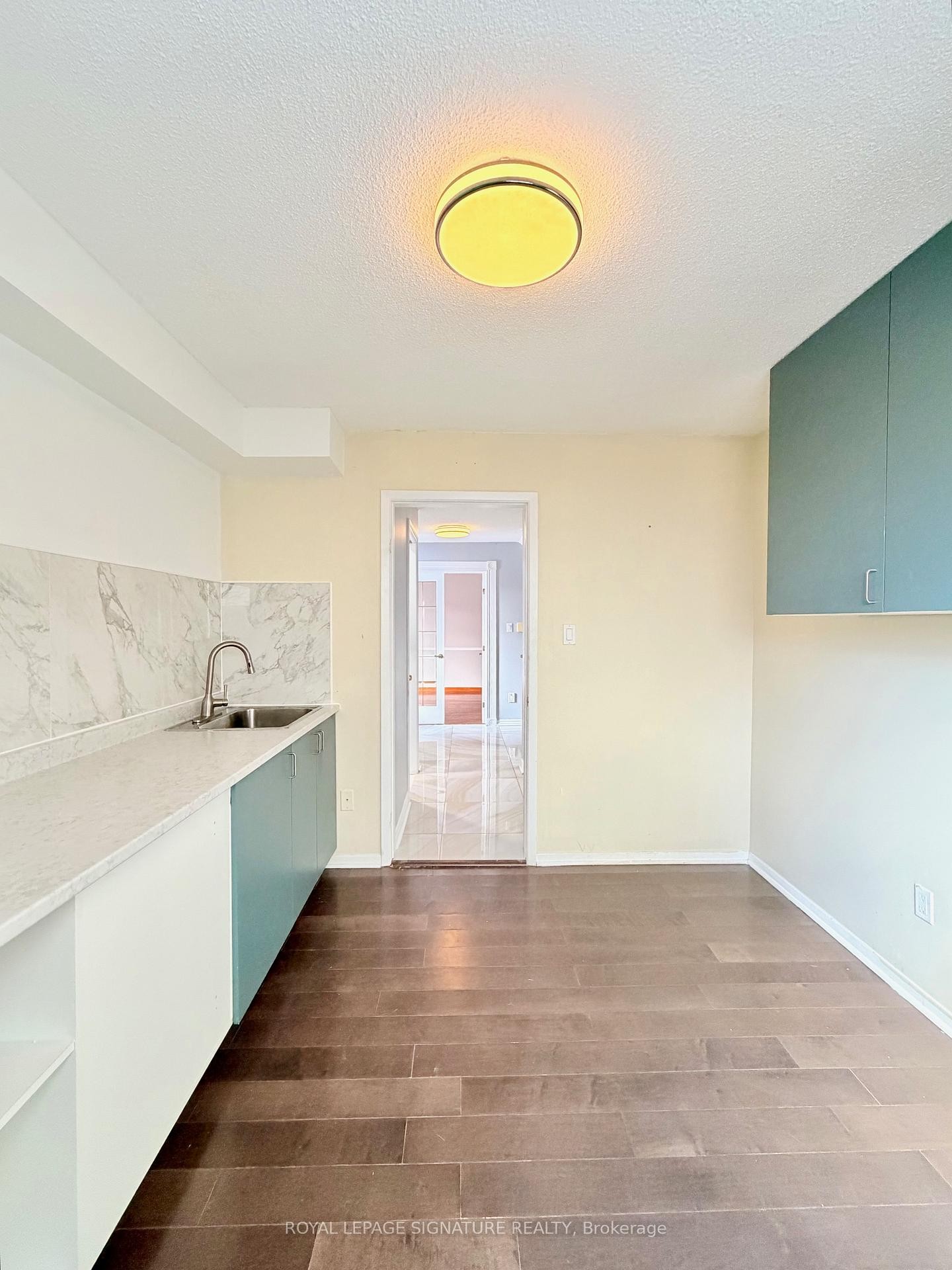 Room 1-41 Broadbridge Drive, Toronto, ON - Indoor