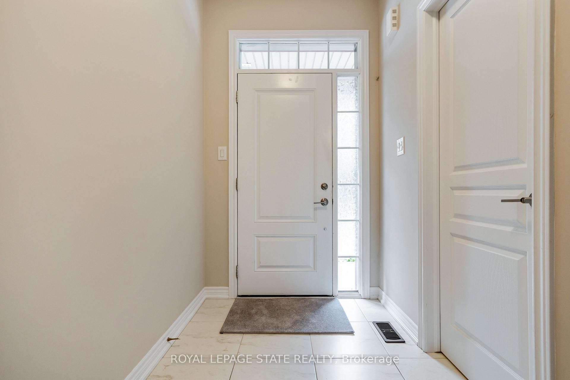 27 Waterview Lane, Grimsby, ON - Indoor Photo Showing Other Room