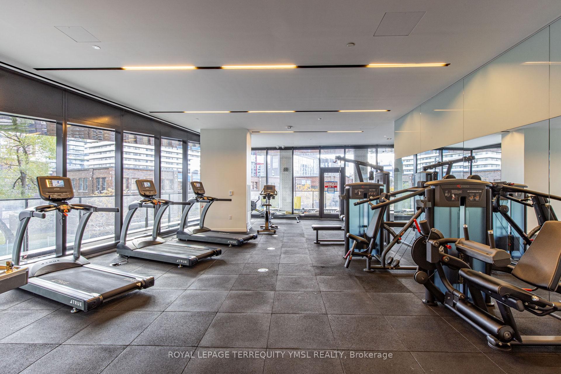 612-21 Lawren Harris Square, Toronto, ON - Indoor Photo Showing Gym Room