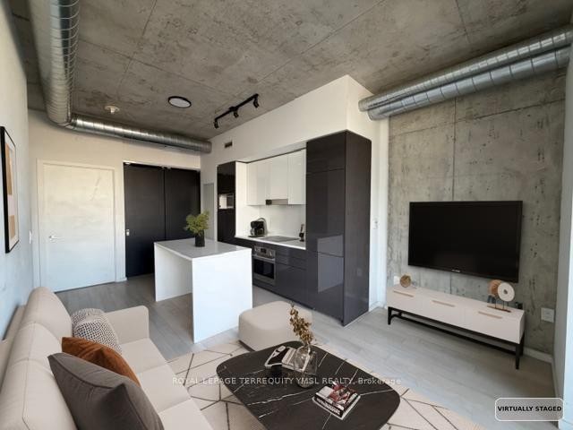 612-21 Lawren Harris Square, Toronto, ON - Indoor Photo Showing Living Room