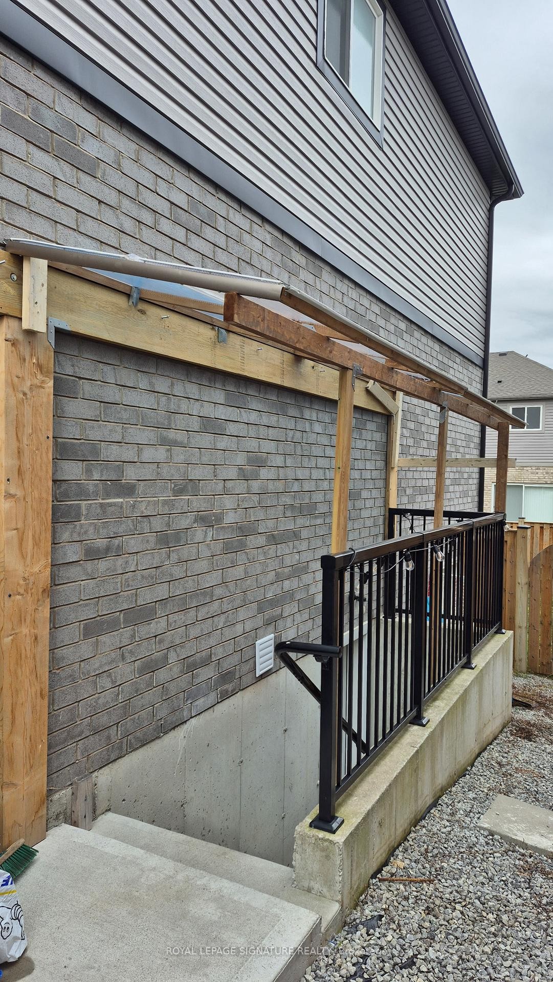 Lower-11 Overholt Drive, Thorold, ON - Outdoor With Exterior