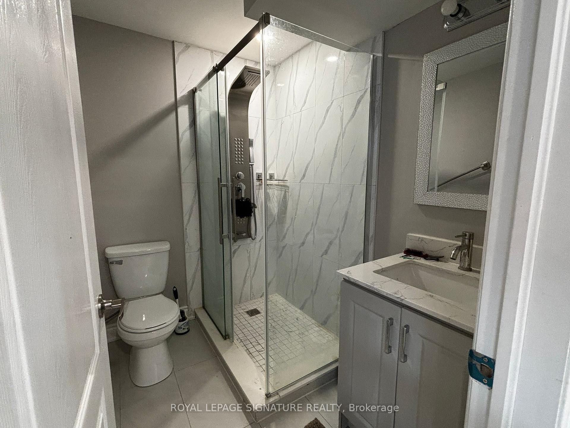 Lower-11 Overholt Drive, Thorold, ON - Indoor Photo Showing Bathroom