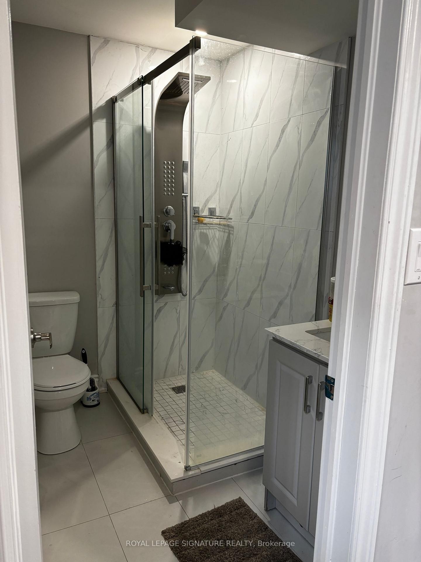 Lower-11 Overholt Drive, Thorold, ON - Indoor Photo Showing Bathroom