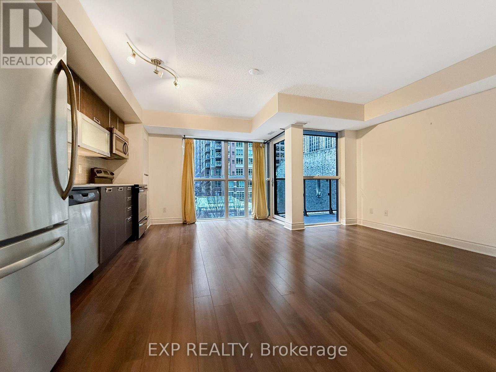 308 - 28 Ted Rogers Way, Toronto, ON - Indoor Photo Showing Kitchen