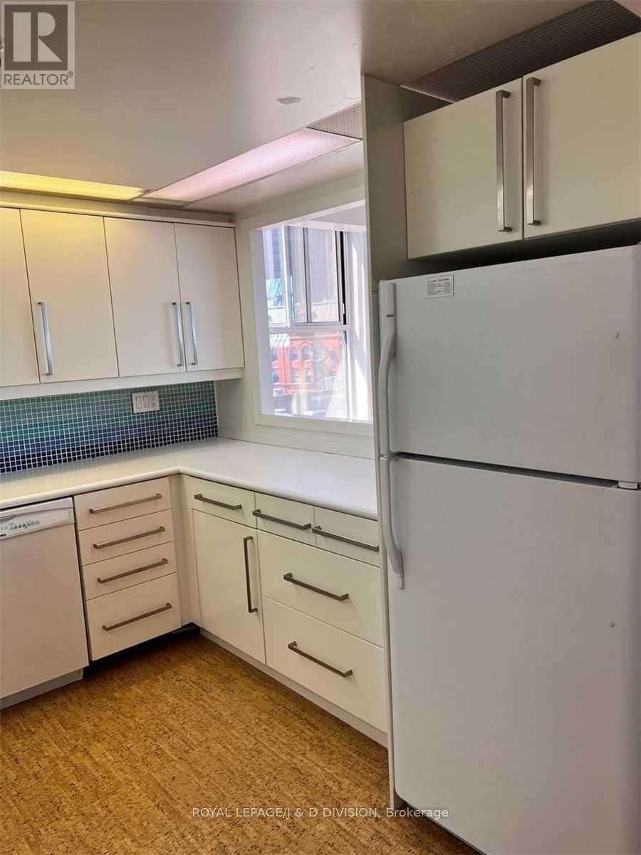 712 - 71 Front Street E, Toronto, ON - Indoor Photo Showing Kitchen