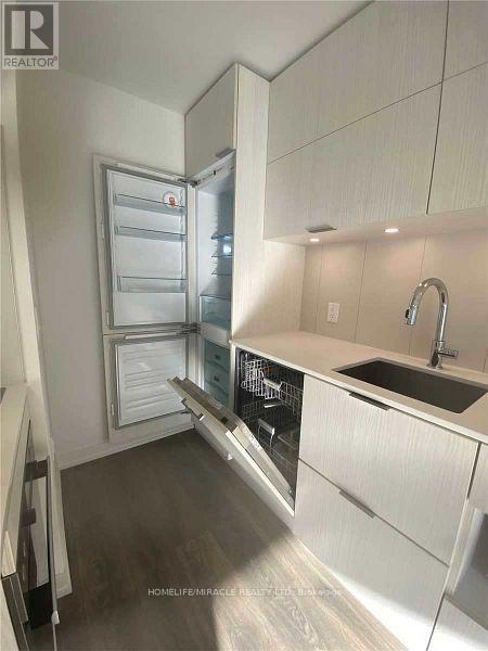 815 - 20 Richardson Street, Toronto, ON - Indoor Photo Showing Kitchen