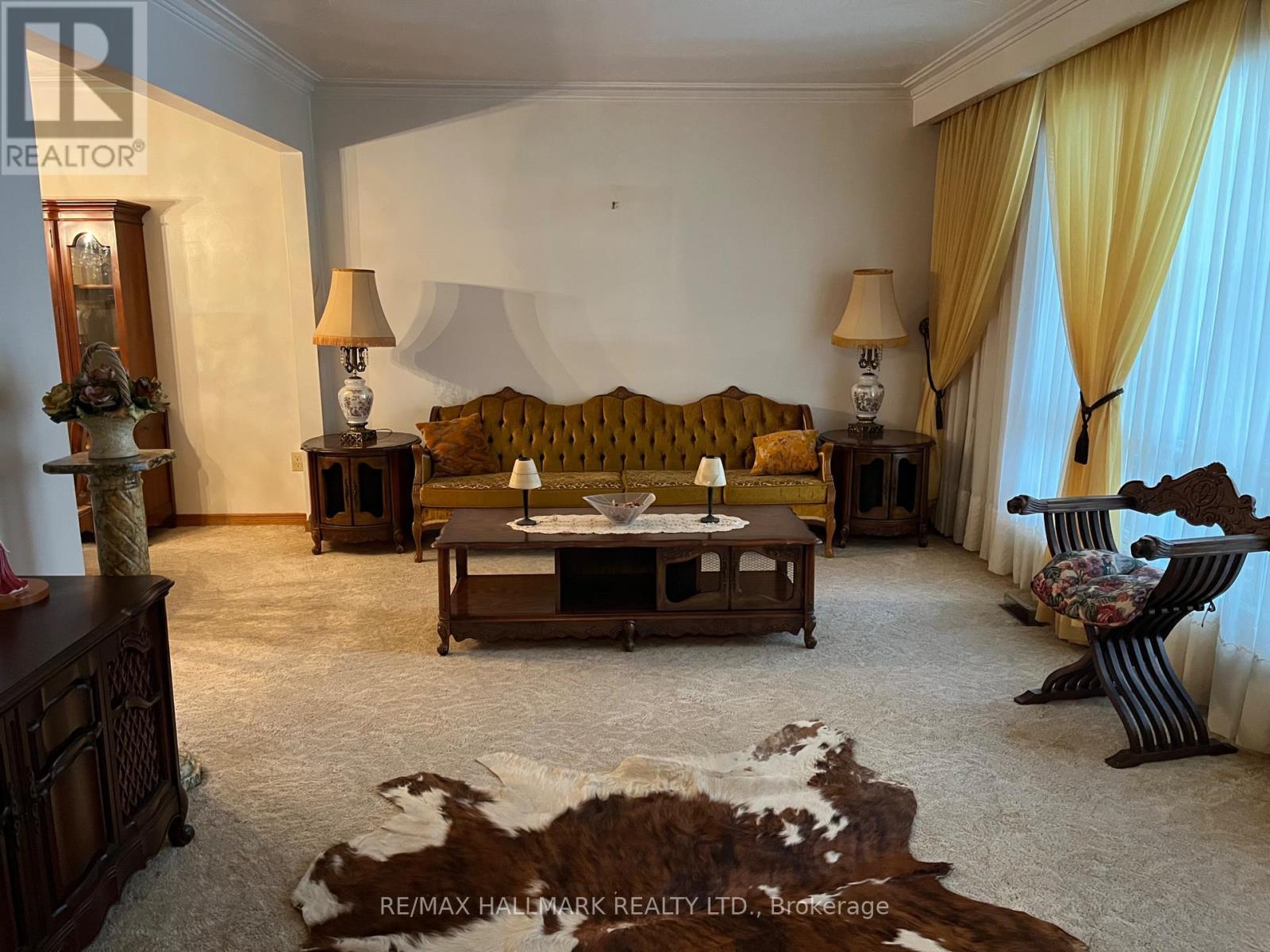 68 Fergalea Avenue, Toronto, ON - Indoor Photo Showing Living Room