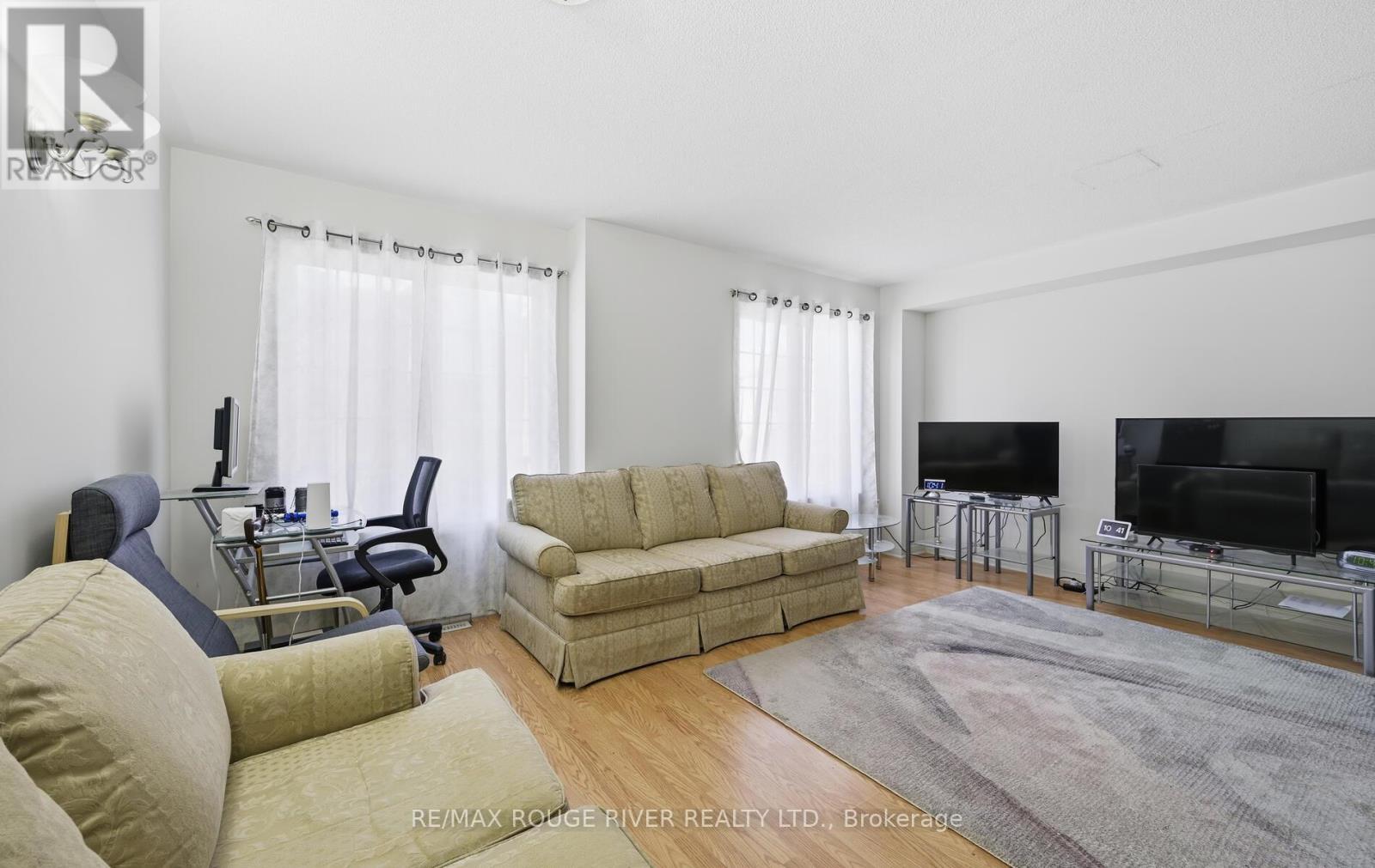 38 - 1850 Kingston Road, Pickering, ON - Indoor Photo Showing Living Room
