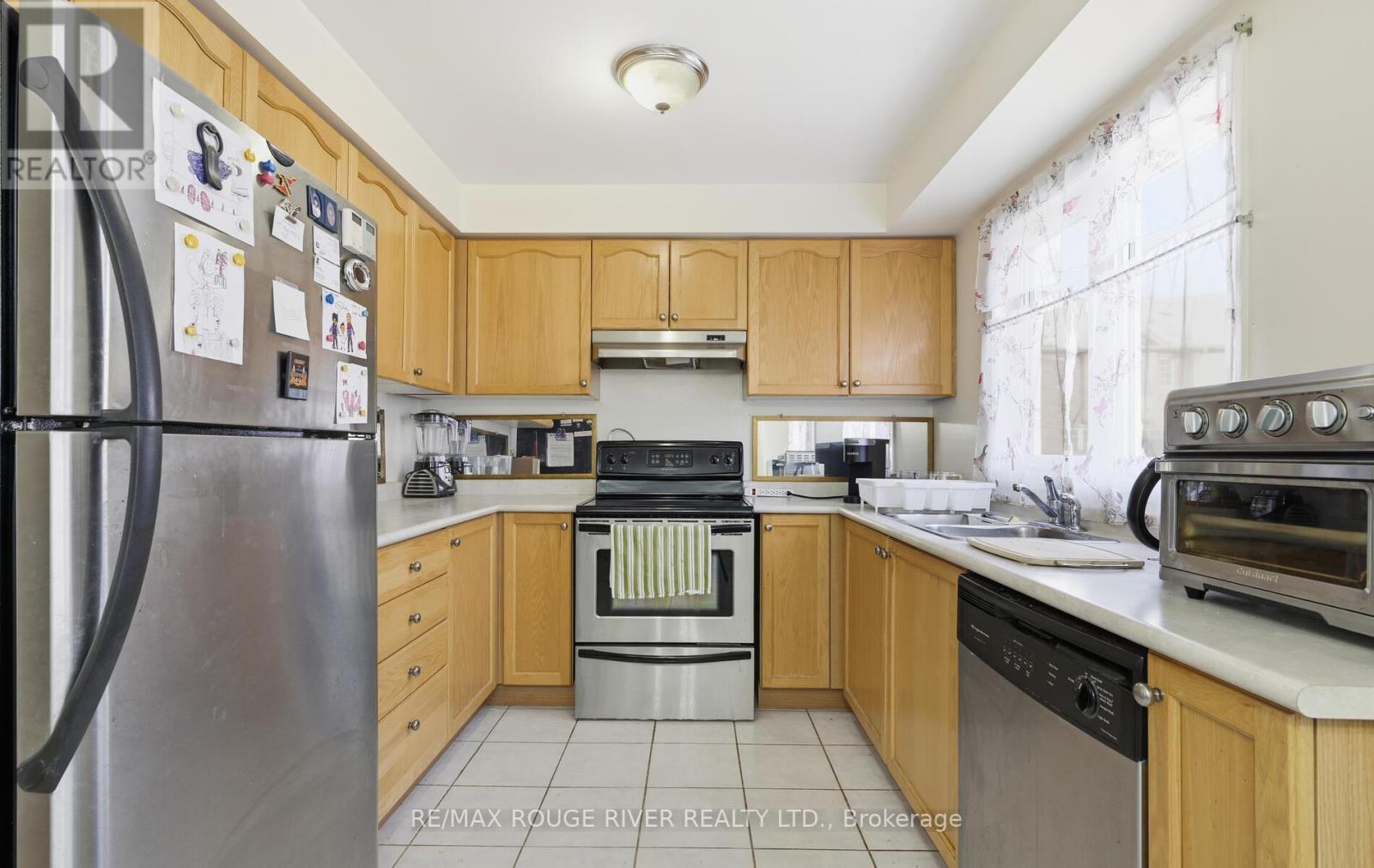 38 - 1850 Kingston Road, Pickering, ON - Indoor Photo Showing Kitchen With Double Sink