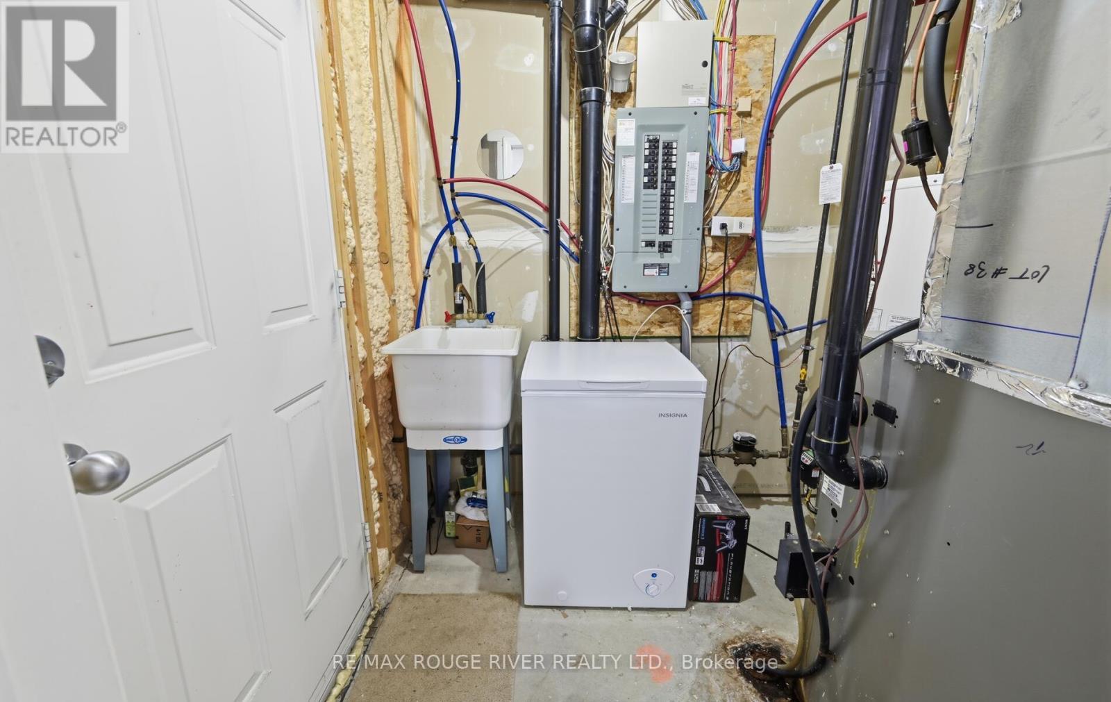 38 - 1850 Kingston Road, Pickering, ON - Indoor