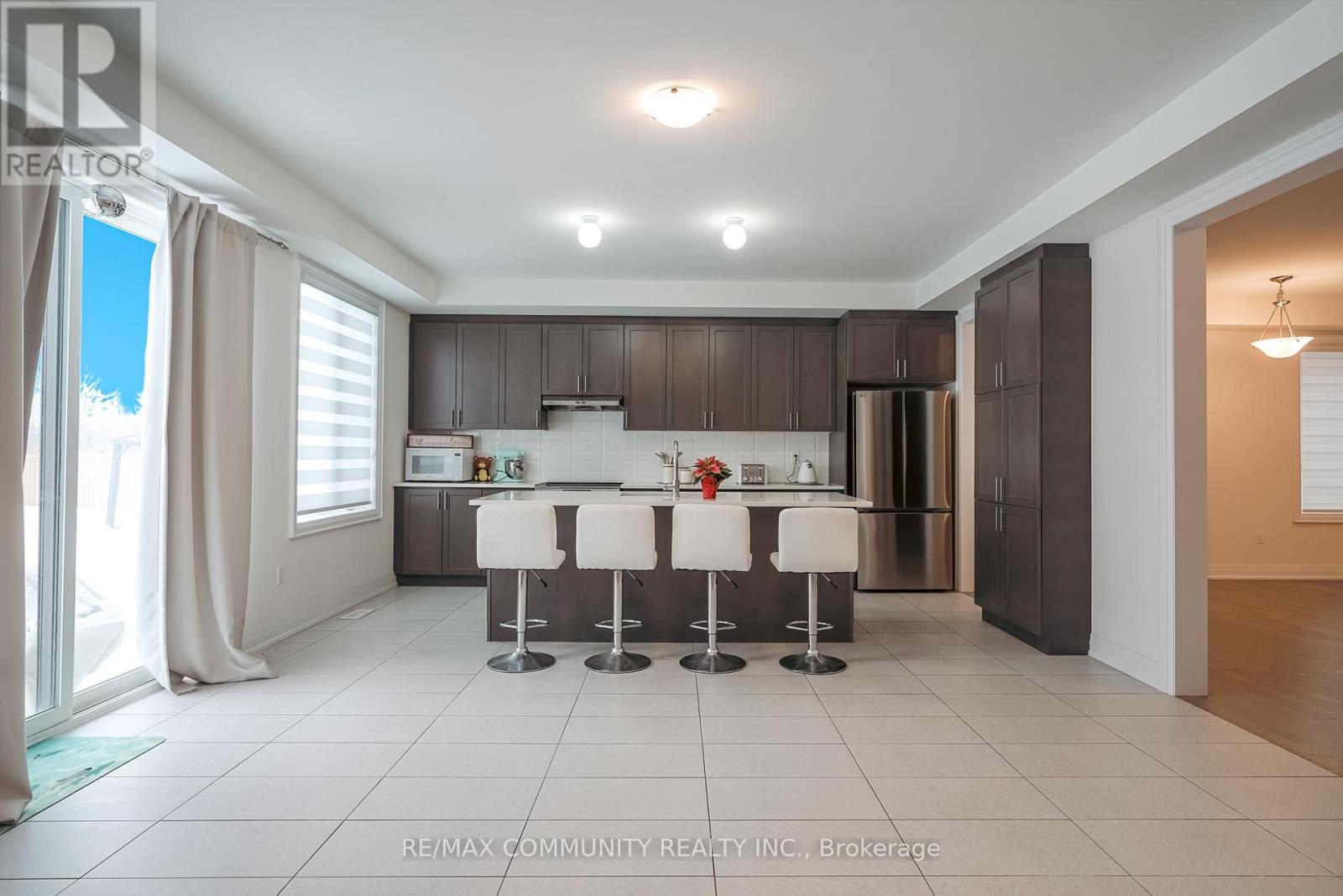 55 Hoad Street N, Clarington, ON - Indoor Photo Showing Kitchen With Upgraded Kitchen