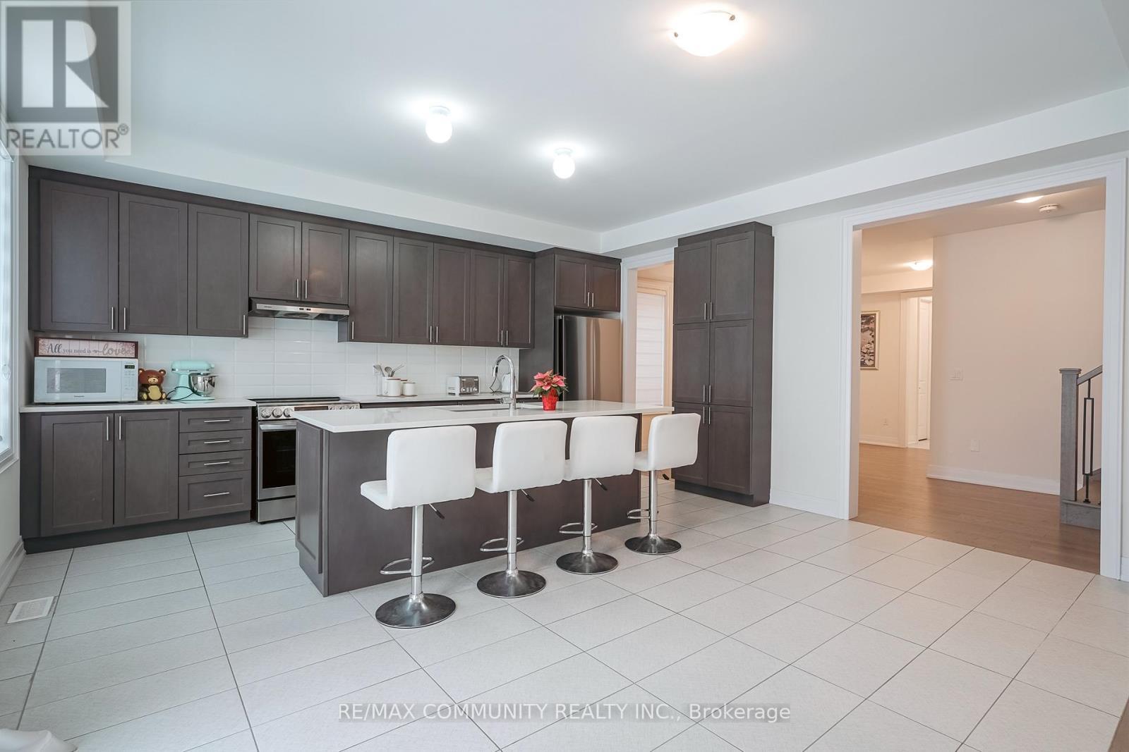 55 Hoad Street N, Clarington, ON - Indoor Photo Showing Kitchen With Upgraded Kitchen