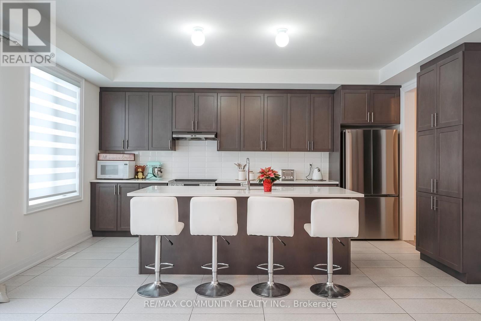 55 Hoad Street N, Clarington, ON - Indoor Photo Showing Kitchen With Upgraded Kitchen
