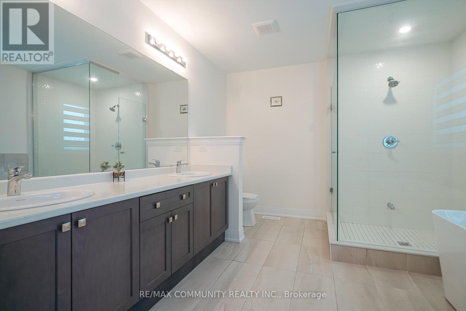 55 Hoad Street N, Clarington, ON - Indoor Photo Showing Bathroom