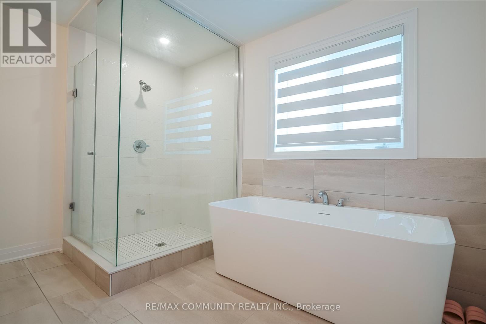55 Hoad Street N, Clarington, ON - Indoor Photo Showing Bathroom