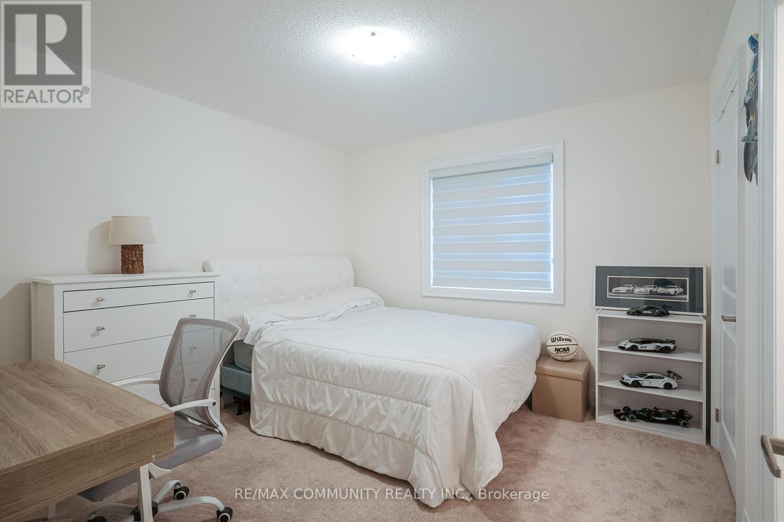 55 Hoad Street N, Clarington, ON - Indoor Photo Showing Bedroom