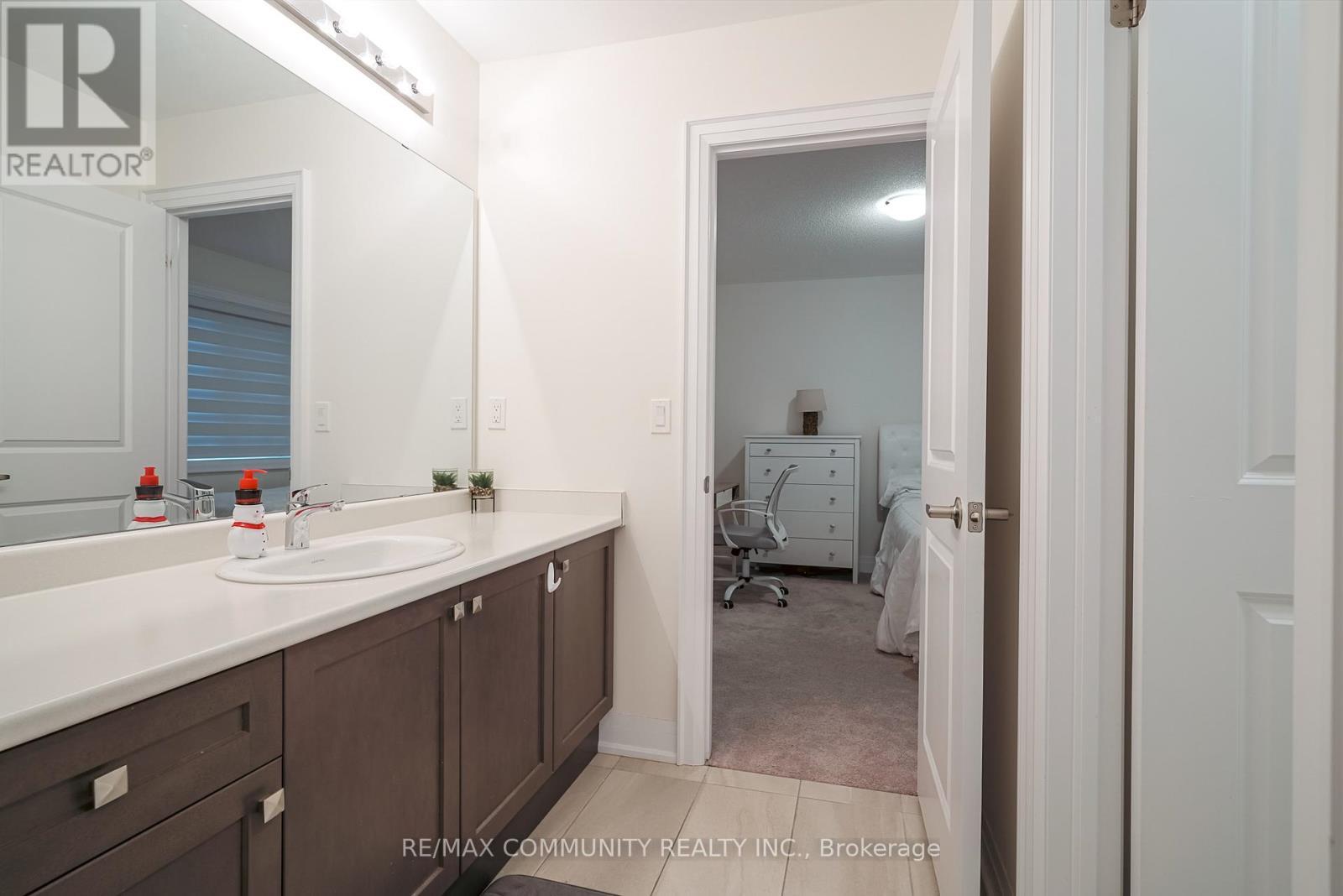 55 Hoad Street N, Clarington, ON - Indoor Photo Showing Bathroom