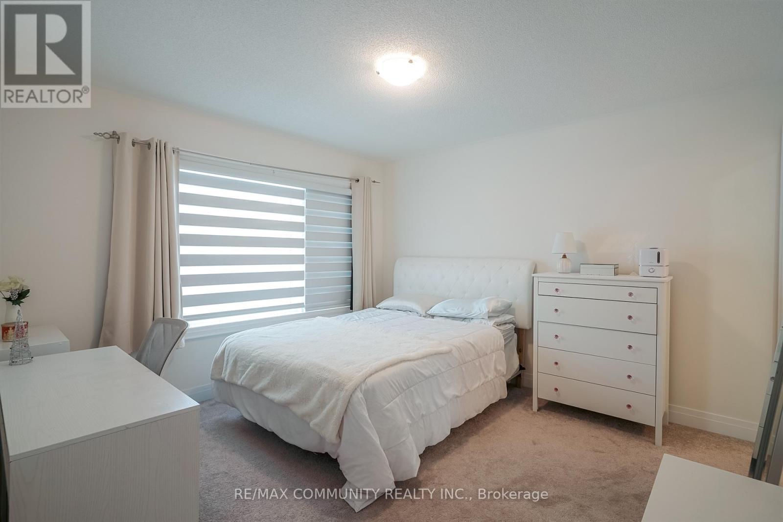 55 Hoad Street N, Clarington, ON - Indoor Photo Showing Bedroom