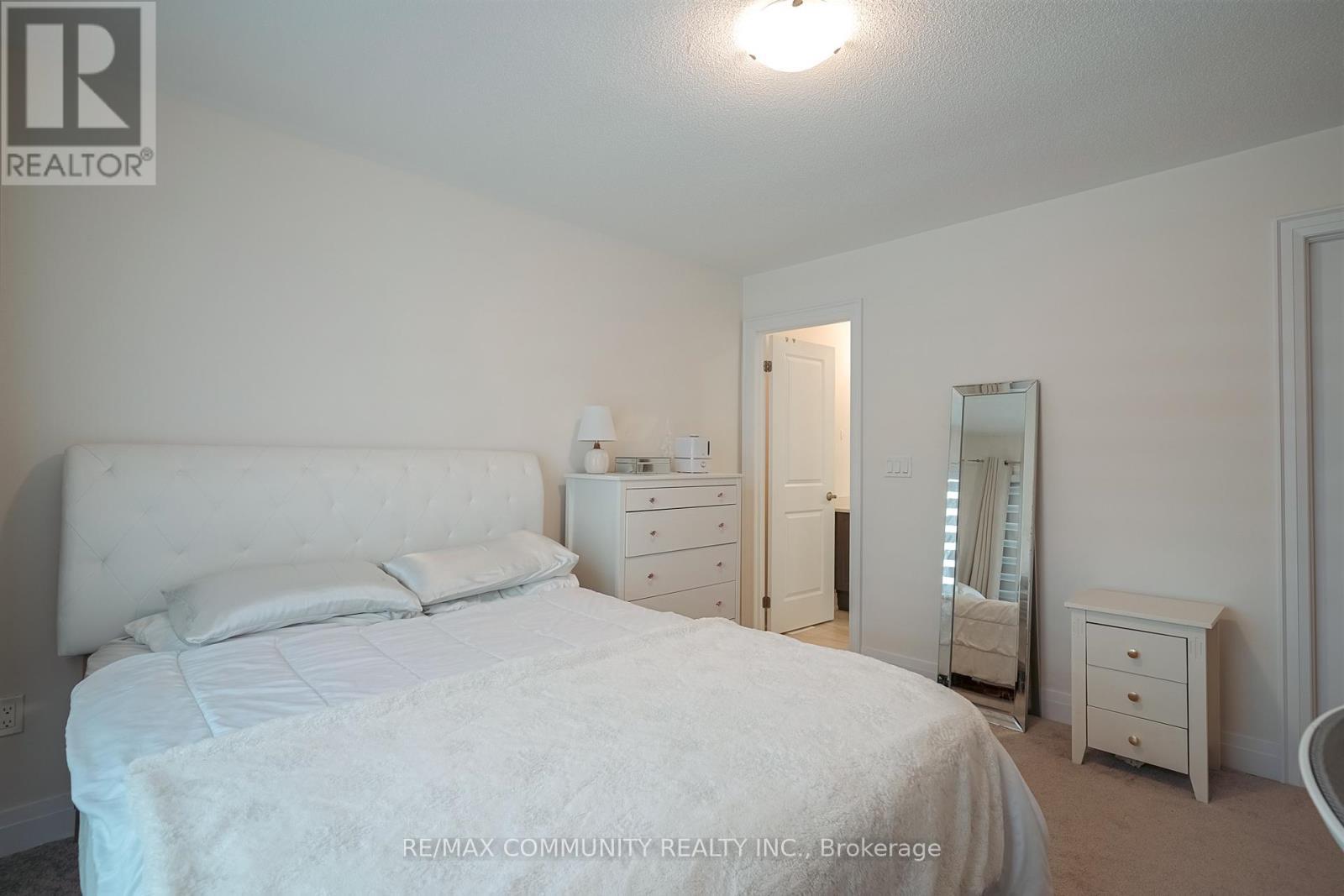 55 Hoad Street N, Clarington, ON - Indoor Photo Showing Bedroom