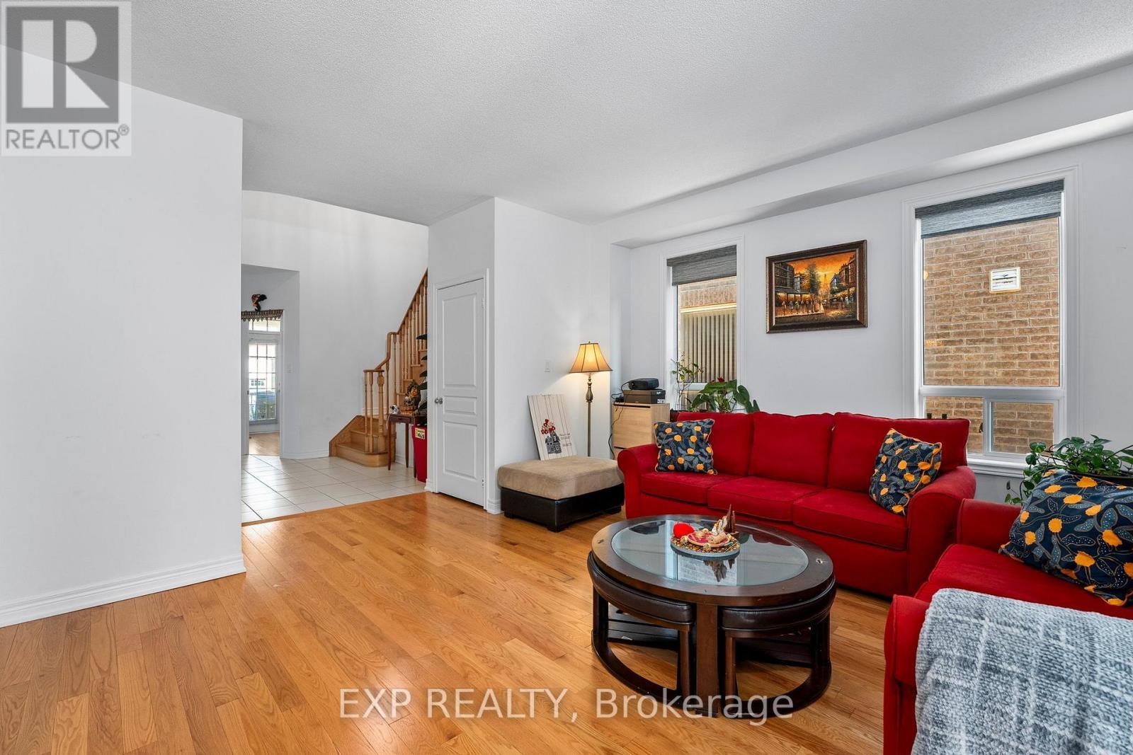 52 John Link Avenue, Georgina, ON - Indoor Photo Showing Living Room