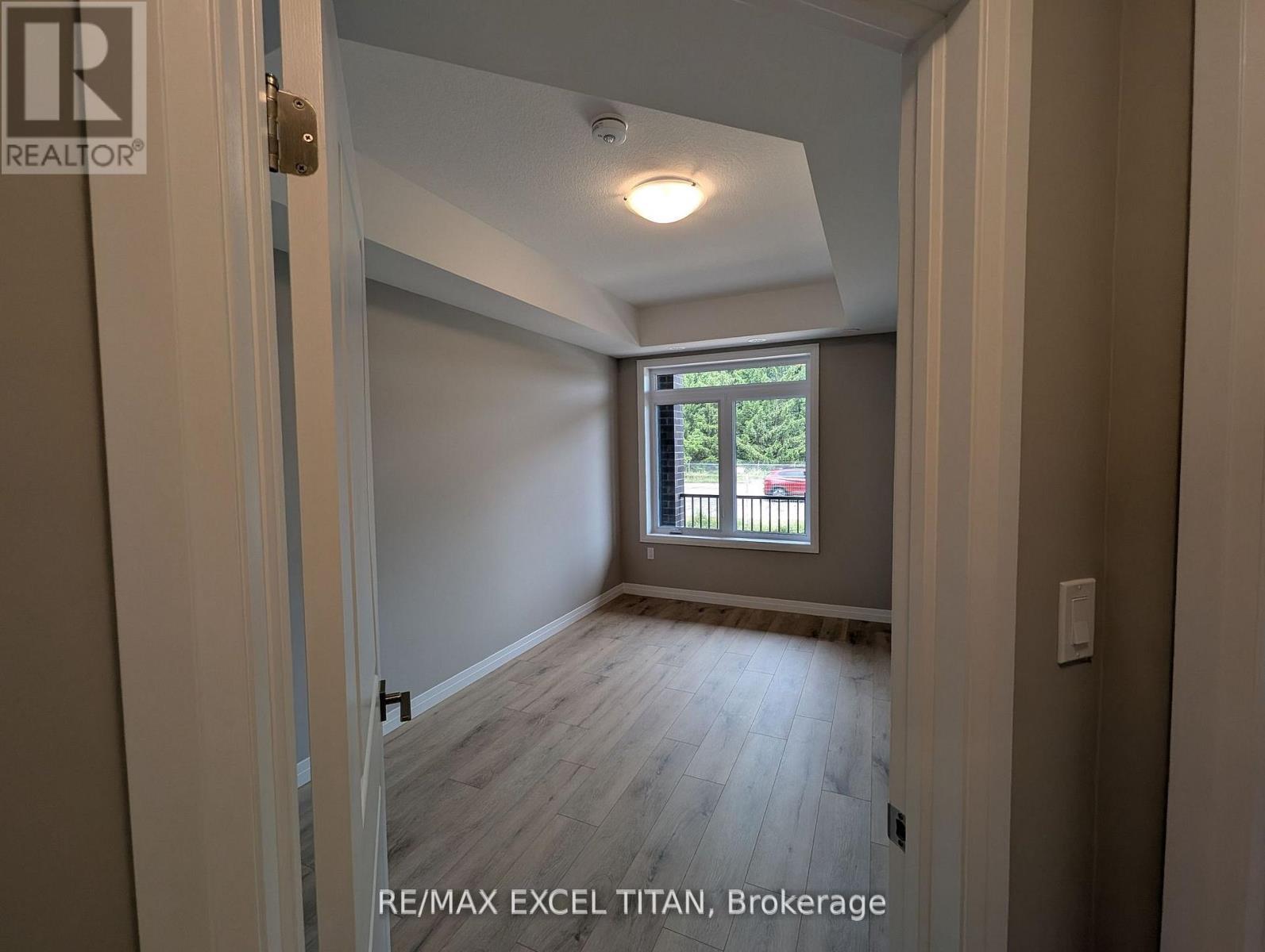 74 Thatcher Drive, Guelph, ON - Indoor Photo Showing Other Room