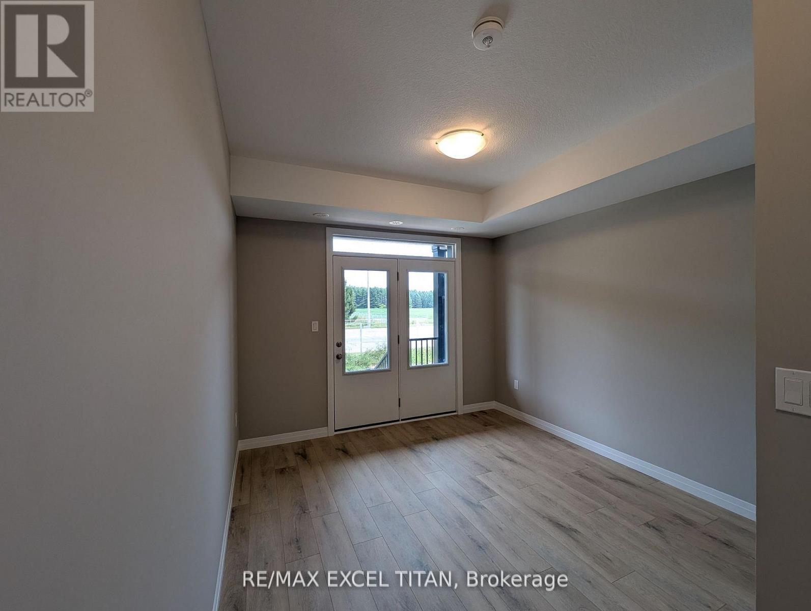 74 Thatcher Drive, Guelph, ON - Indoor Photo Showing Other Room