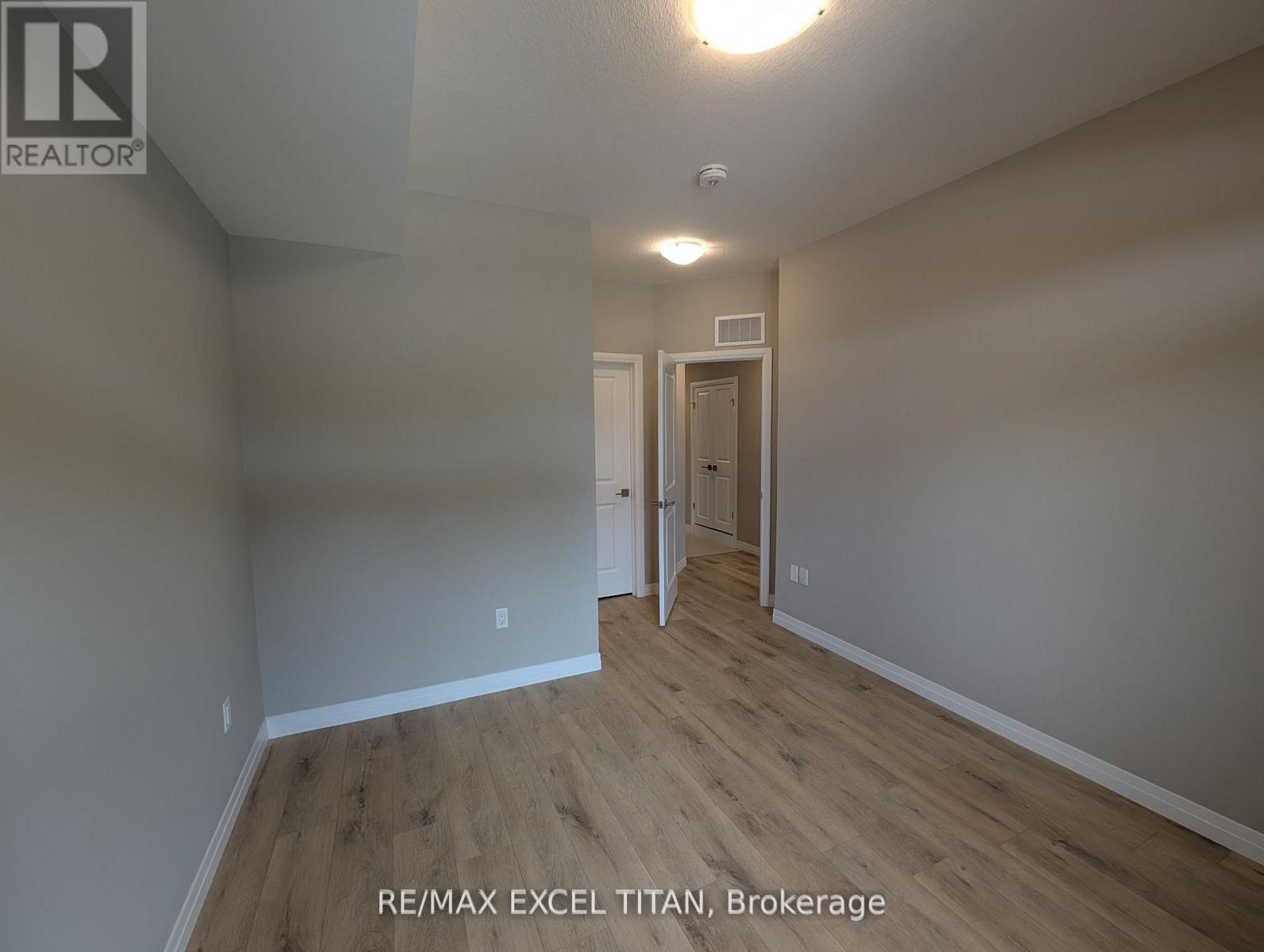 74 Thatcher Drive, Guelph, ON - Indoor Photo Showing Other Room