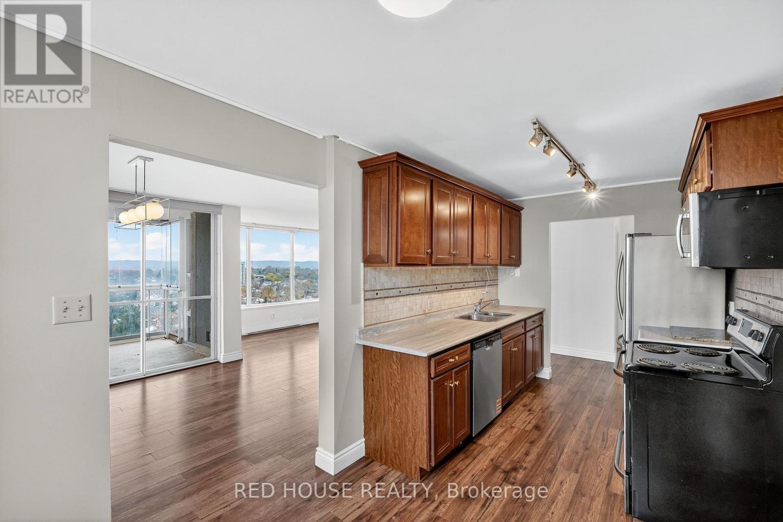 1404 - 75 Queen Street N, Hamilton, ON - Indoor Photo Showing Kitchen With Double Sink