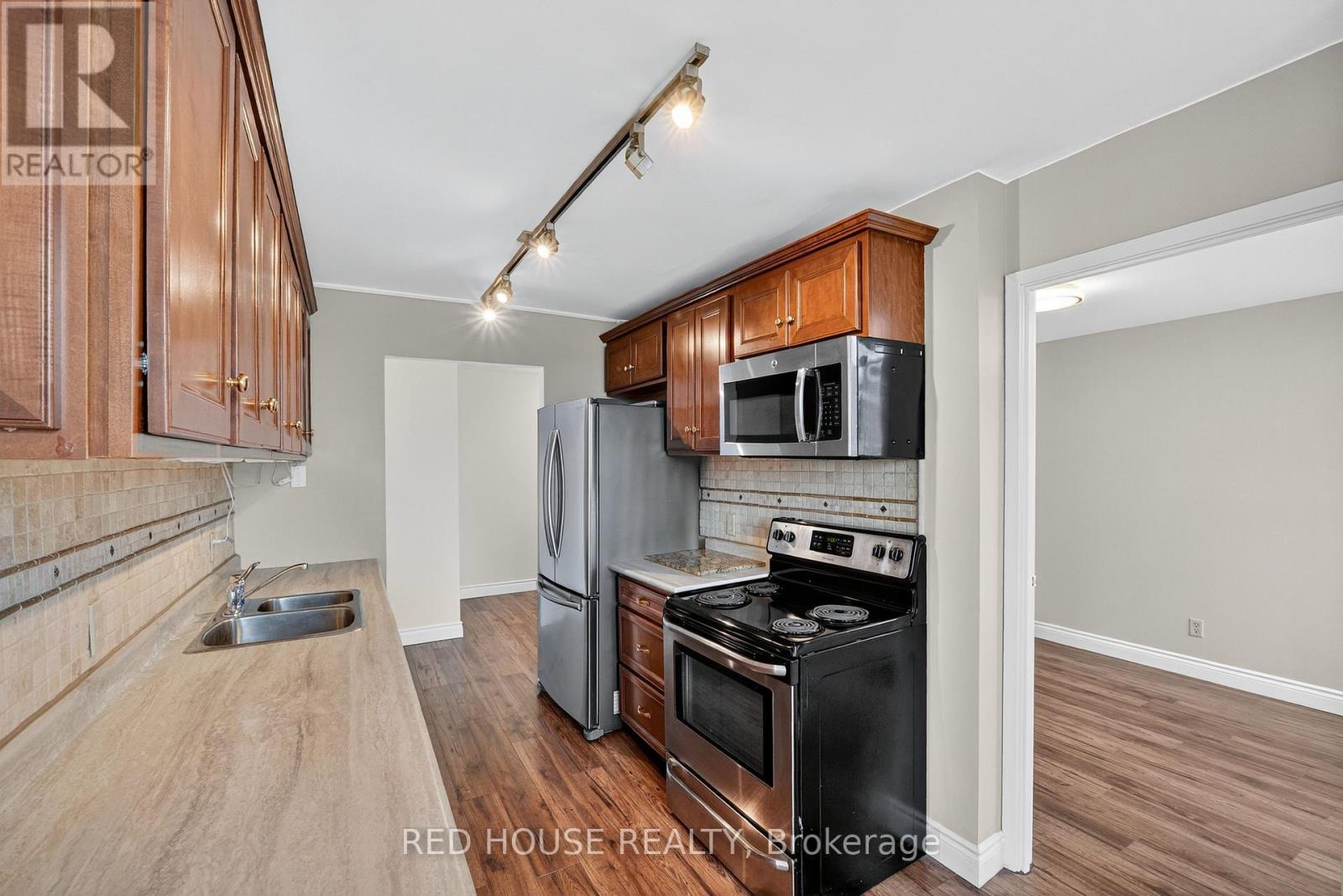 1404 - 75 Queen Street N, Hamilton, ON - Indoor Photo Showing Kitchen With Double Sink