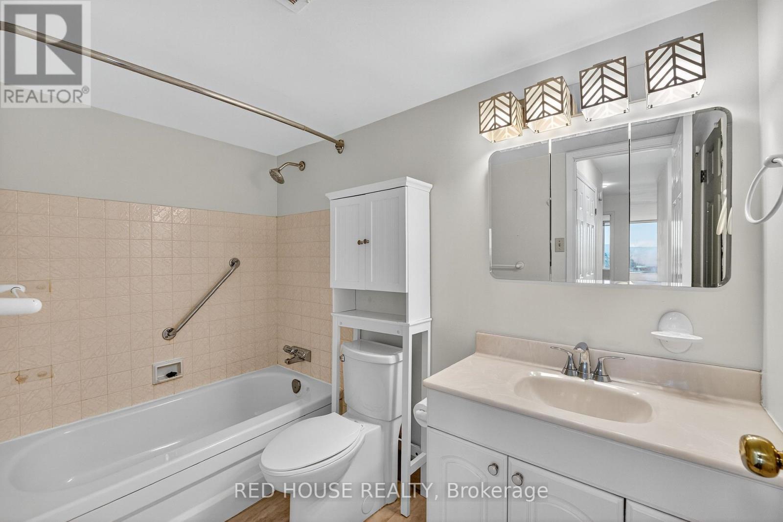 1404 - 75 Queen Street N, Hamilton, ON - Indoor Photo Showing Bathroom