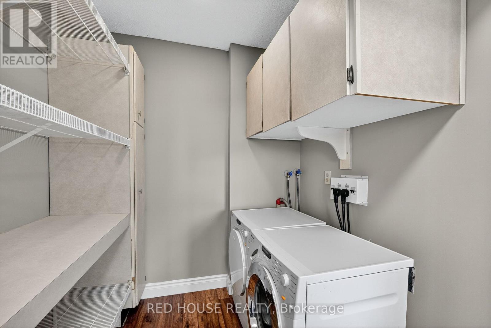 1404 - 75 Queen Street N, Hamilton, ON - Indoor Photo Showing Laundry Room