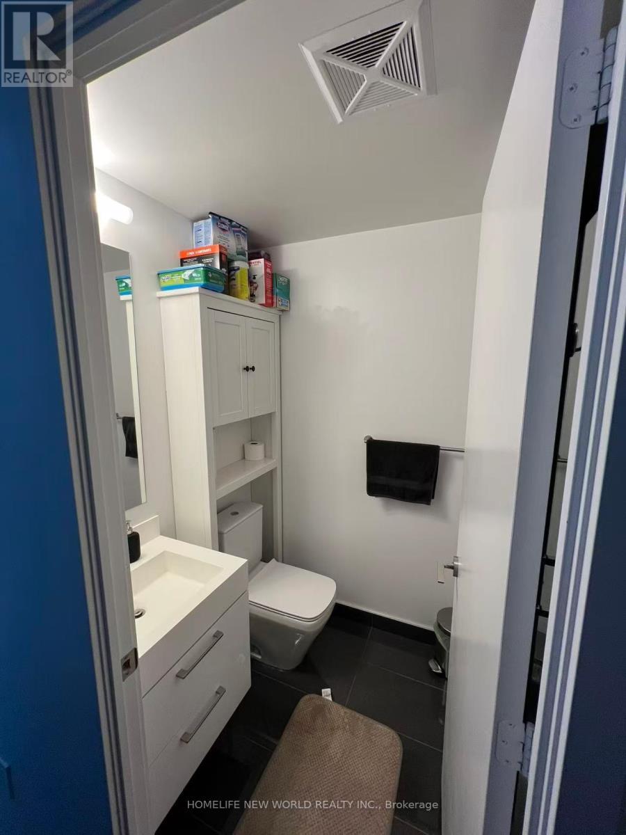 3702 - 1 Yorkville Avenue, Toronto, ON - Indoor Photo Showing Bathroom