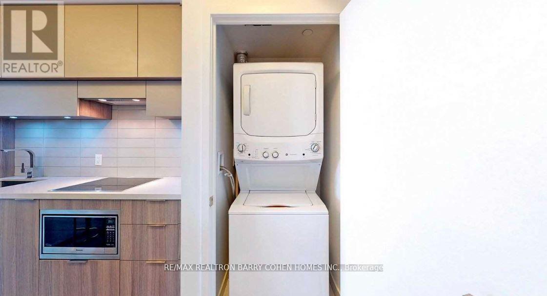 3909 - 8 Eglinton Avenue E, Toronto, ON - Photo Showing Laundry Room