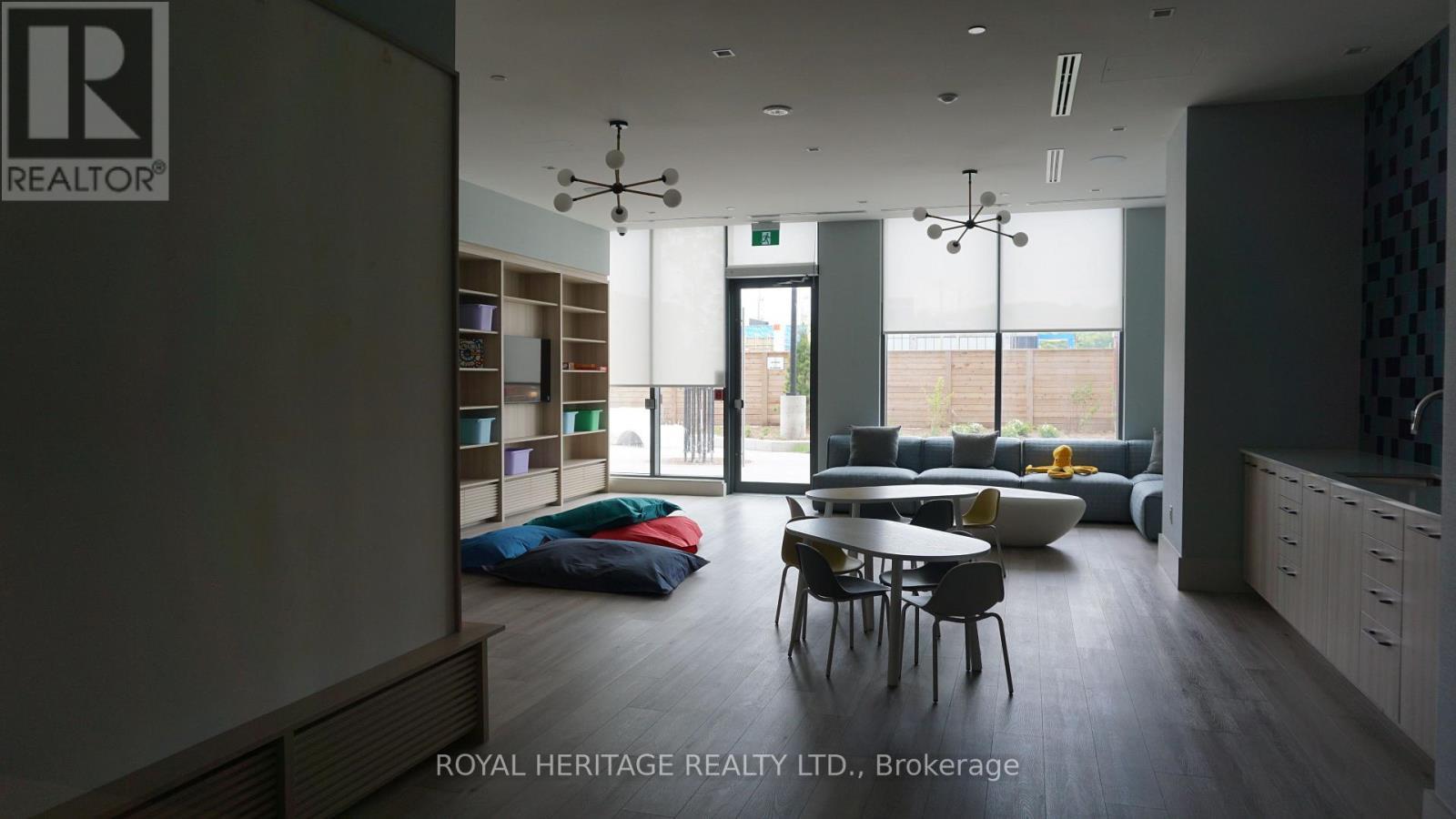 535 - 2545 Simcoe Street N, Oshawa, ON - Indoor