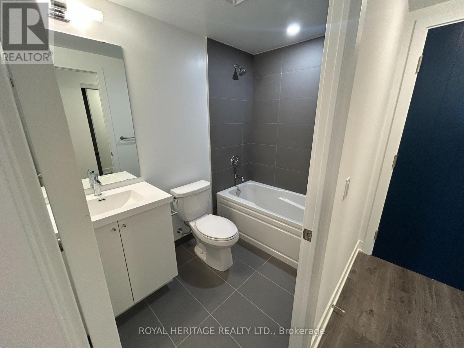 535 - 2545 Simcoe Street N, Oshawa, ON - Indoor Photo Showing Bathroom