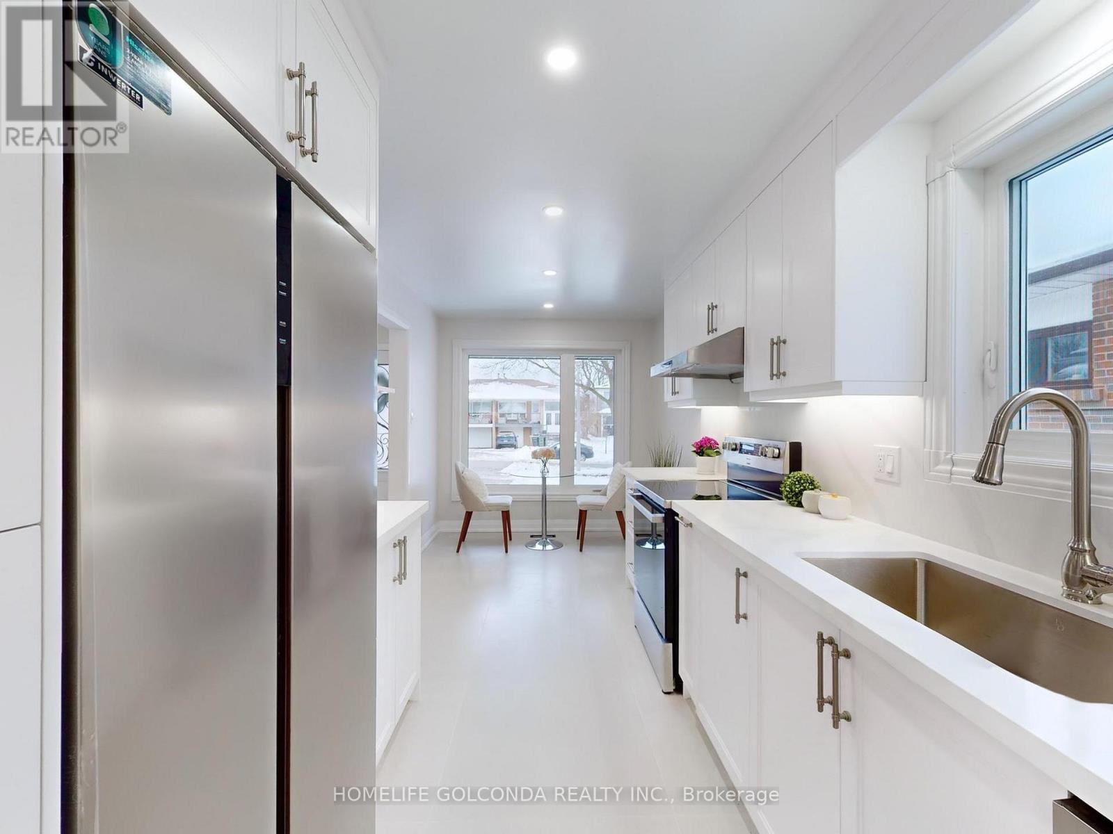 14 Brigadoon Crescent, Toronto, ON - Indoor Photo Showing Kitchen With Upgraded Kitchen