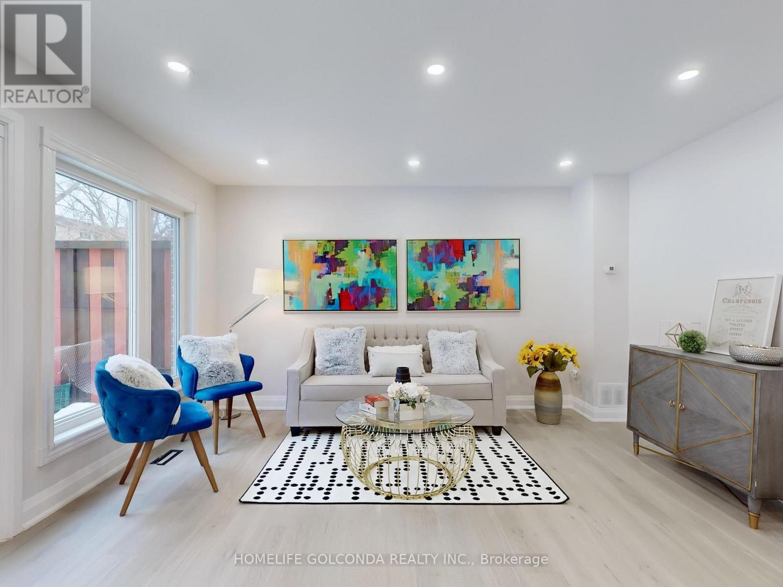 14 Brigadoon Crescent, Toronto, ON - Indoor Photo Showing Living Room