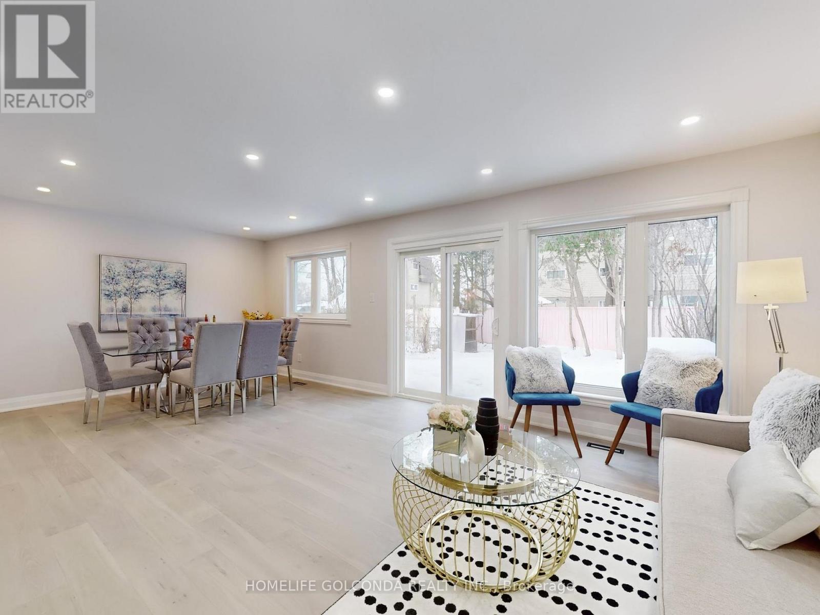 14 Brigadoon Crescent, Toronto, ON - Indoor Photo Showing Living Room