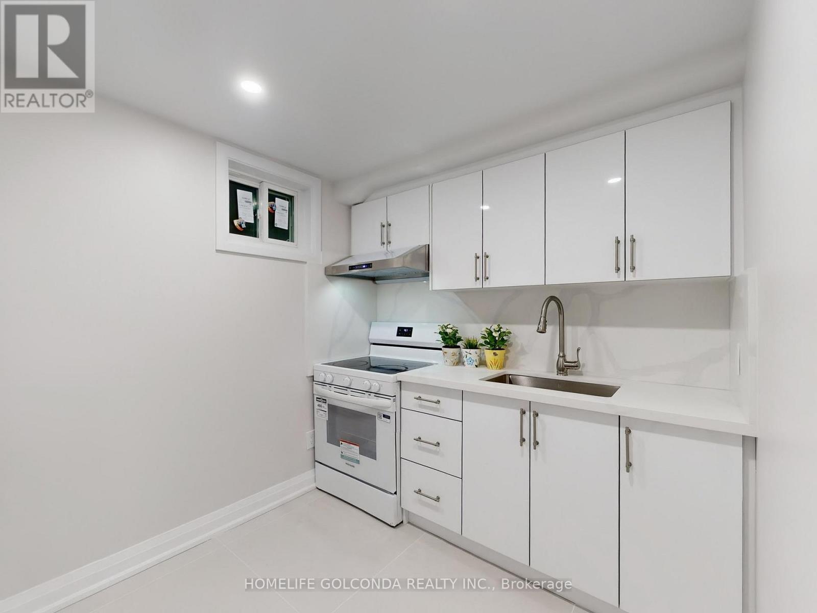 14 Brigadoon Crescent, Toronto, ON - Indoor Photo Showing Kitchen