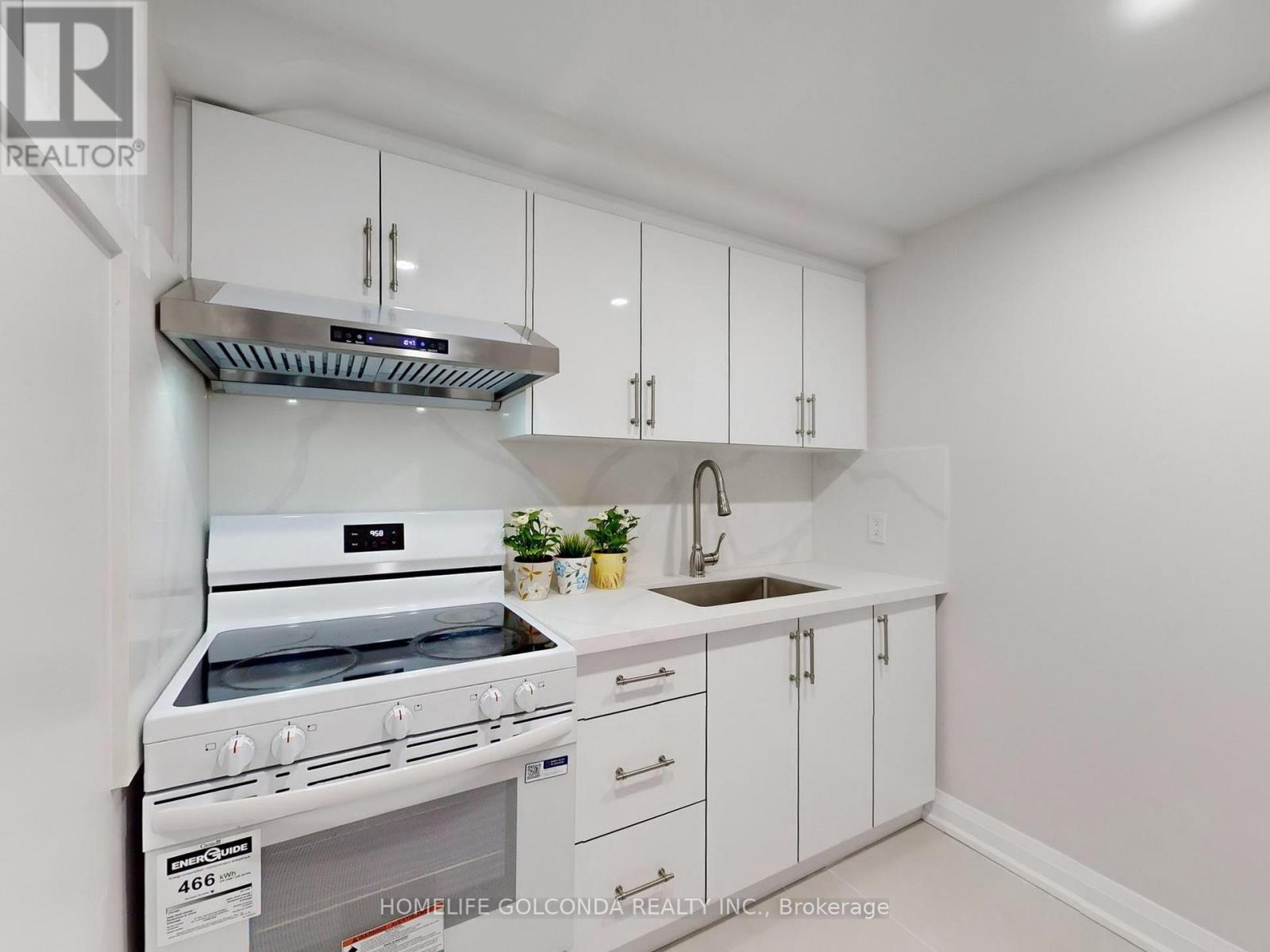 14 Brigadoon Crescent, Toronto, ON - Indoor Photo Showing Kitchen