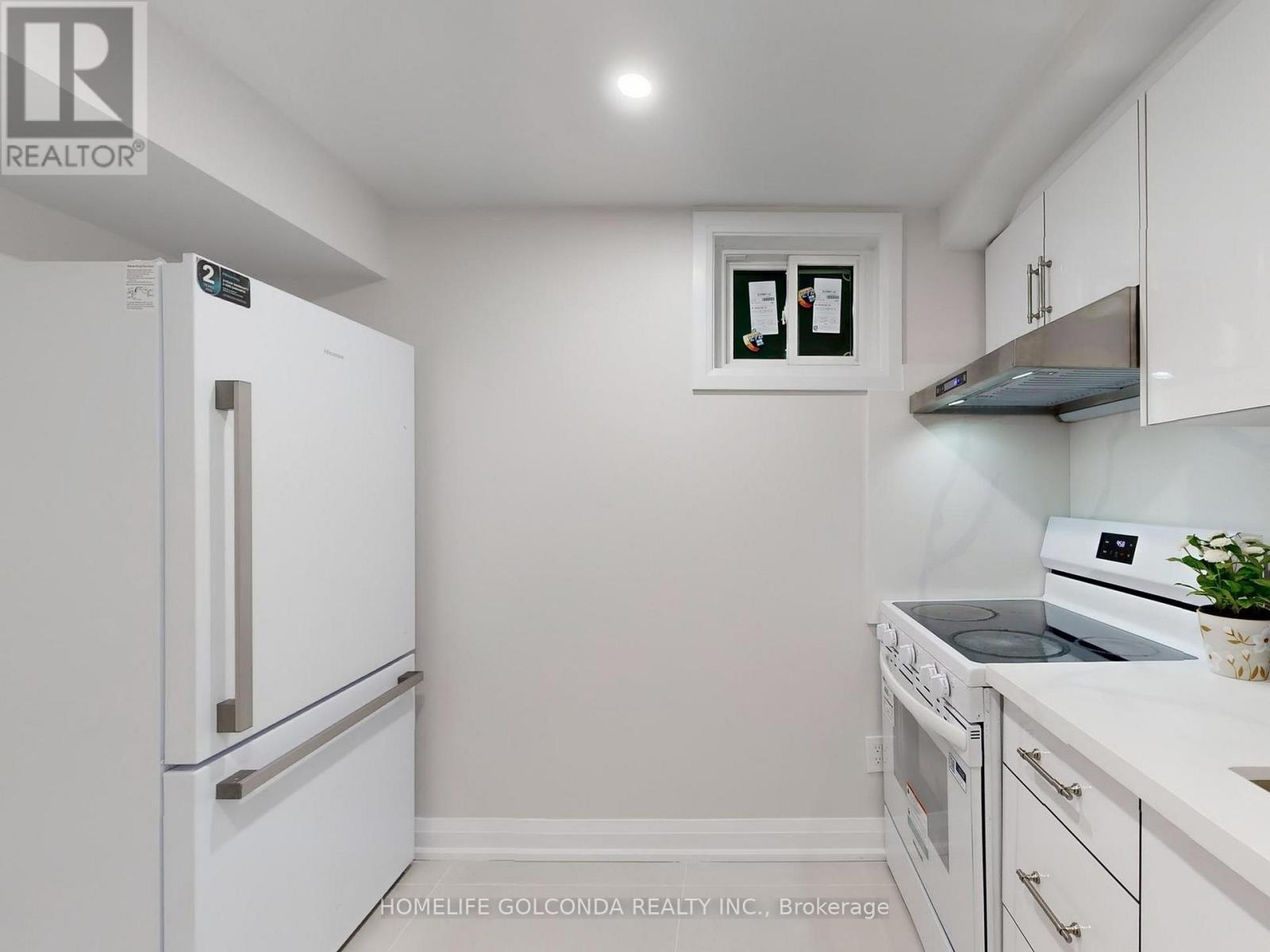 14 Brigadoon Crescent, Toronto, ON - Indoor Photo Showing Kitchen