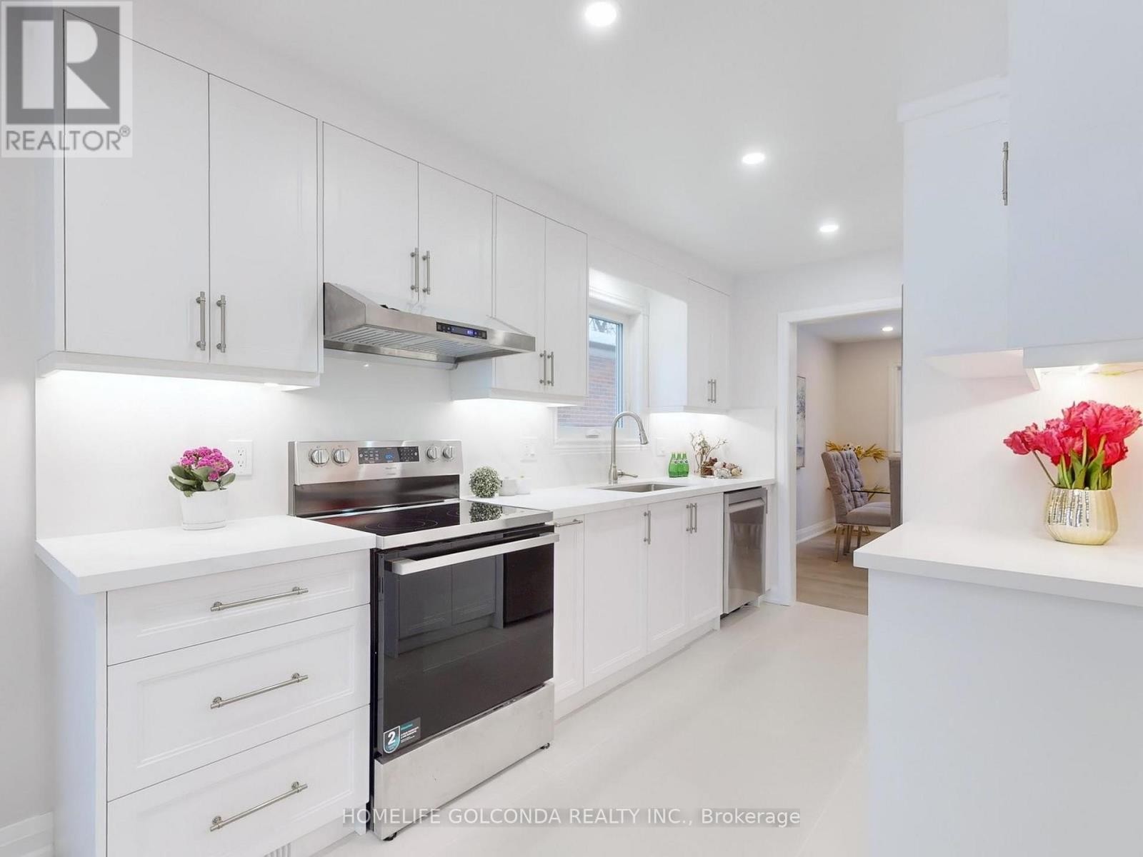 14 Brigadoon Crescent, Toronto, ON - Indoor Photo Showing Kitchen