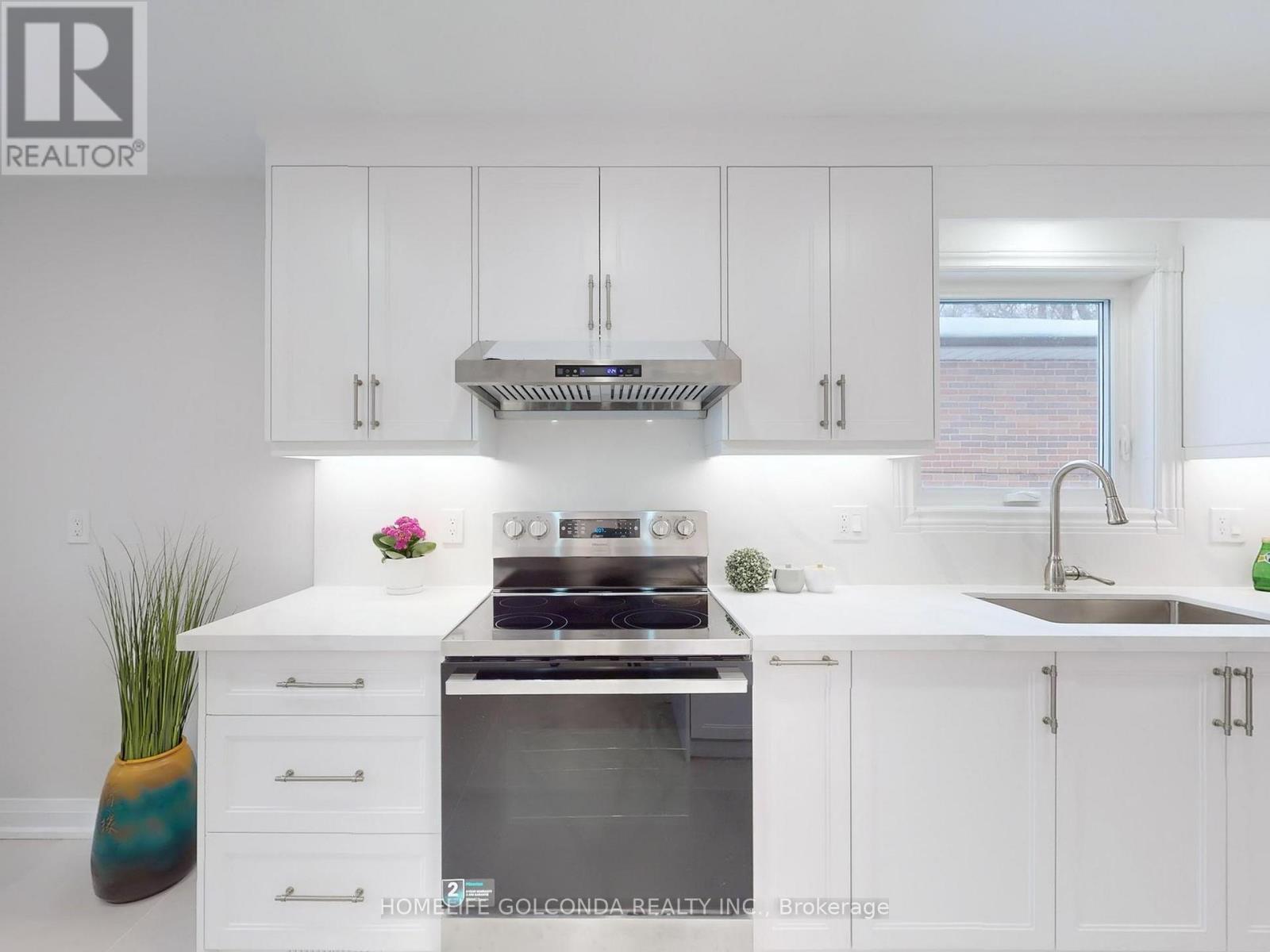 14 Brigadoon Crescent, Toronto, ON - Indoor Photo Showing Kitchen