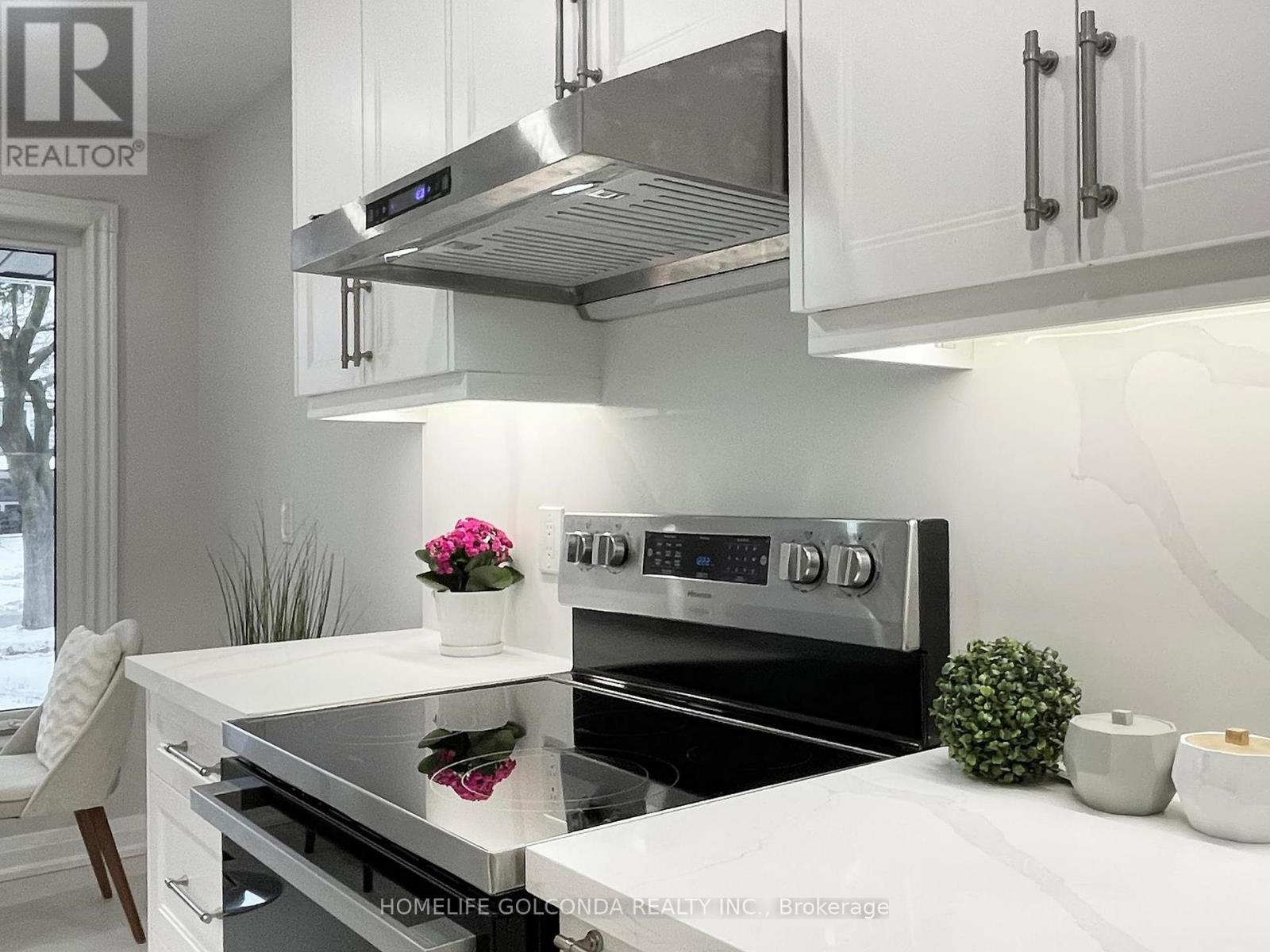 14 Brigadoon Crescent, Toronto, ON - Indoor Photo Showing Kitchen