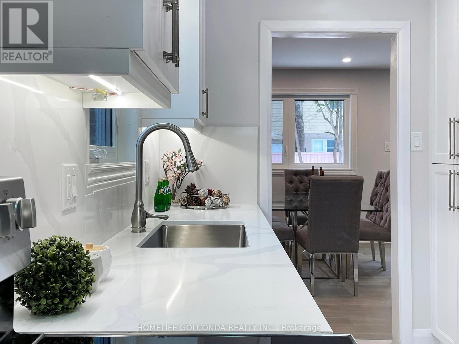 14 Brigadoon Crescent, Toronto, ON - Indoor Photo Showing Kitchen