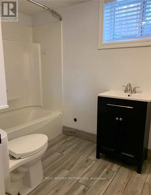 Bsmnt - 57 Adelaide Street N, Barrie, ON - Indoor Photo Showing Bathroom